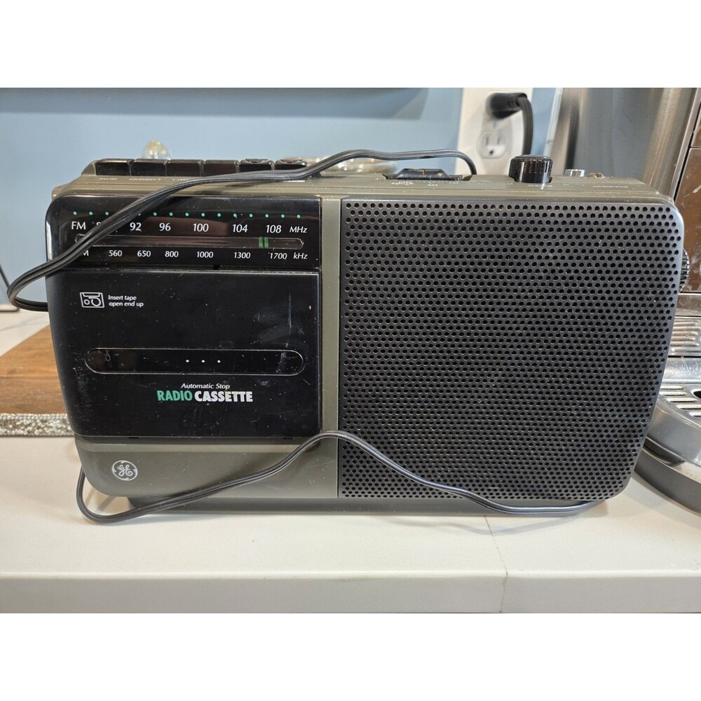 VTG Working GE Cassette Player AM FM Radio Recorder Model 3-5264A Battery/Plug